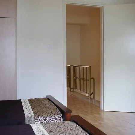 Townhouse Queens Gardens * Paphos
