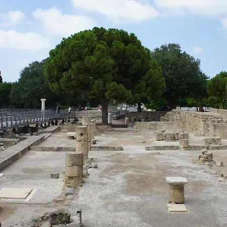 Townhouse Queens Gardens * Pafos