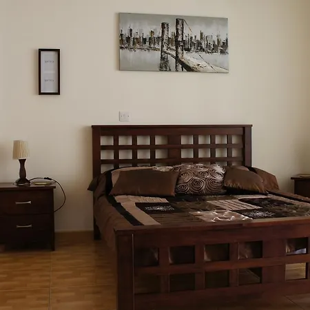 Townhouse Queens Gardens * Pafos